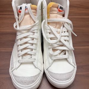 NIKE BLAZER MID 77 sail light bone